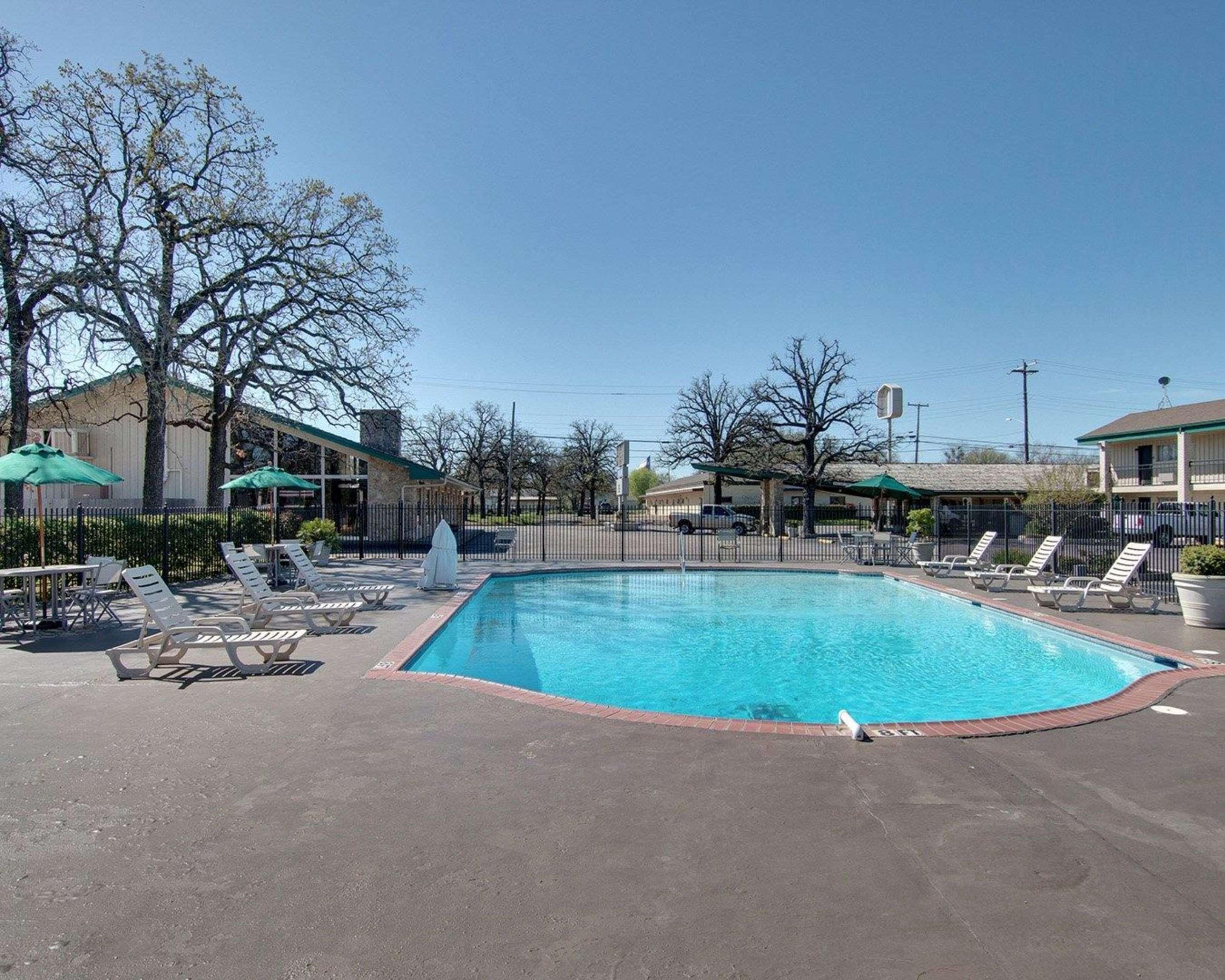 Days Inn By Wyndham Gatesville Ngoại thất bức ảnh