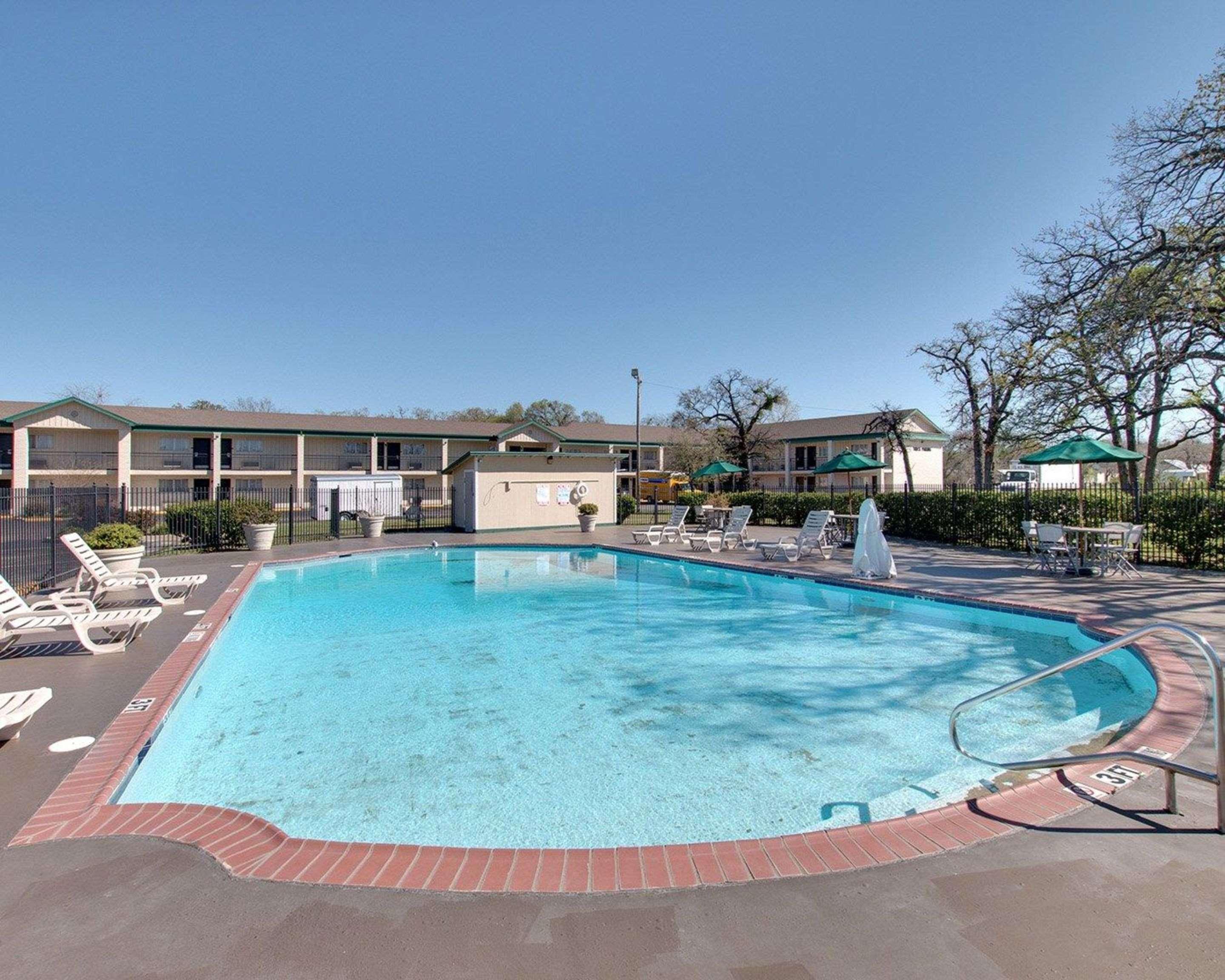 Days Inn By Wyndham Gatesville Ngoại thất bức ảnh